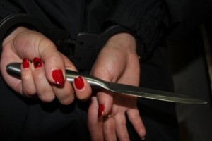 Жительница Астрахани убила сожителя из-за претензий по поводу откровенного платья
