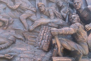 В Астрахани памятник пограничникам пока не будут реставрировать