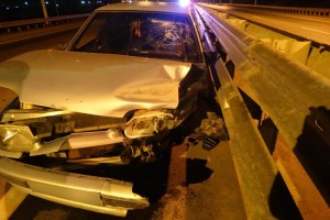 Этой ночью водитель «ВАЗ- 21150» въехал в леерное ограждение и отказался от прохождения медицинского освидетельствования