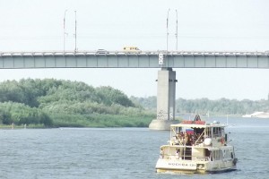 Спасатели ищут тело 35 - летнего мужчины, прыгнувшего с Нового моста в Астрахани