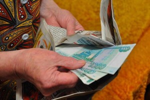 В Астраханской области пожилая женщина отдала мошенникам с улицы почти 100 тысяч рублей