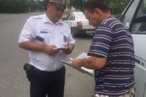 Астраханская полиция проверяет водителей общественного транспорта