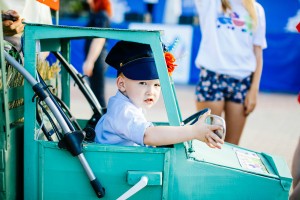 Астраханские семьи показали свои изобретения на  «Параде детских колясок»