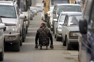 Попрошайки на улицах Астрахани — в основном жители Казахстана, Украины и Белоруссии
