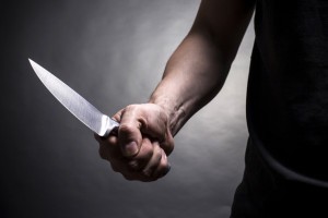 В Астрахани 36-летний мужчина с целью ограбления напал с ножом на жену