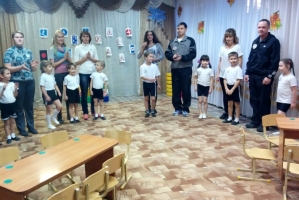В Астраханской области дорожные полицейские познакомили малышей детского сада с Правилами поведениями на дороге