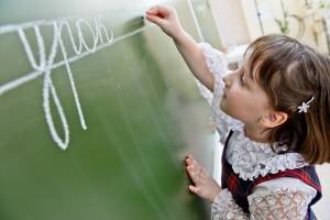 Восемь астраханских учителей получат по 200 тысяч рублей