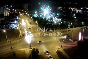 Жесткое ночное ДТП около колеса обозрения в Астрахани попало на видео  