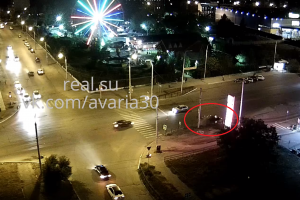 Вчера ночью на ул. Николая Островского «восьмерка» влетела в столб
