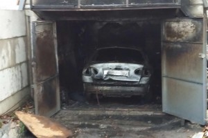 В Астрахани сгорел гараж с машиной