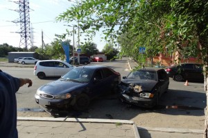 В Астрахани в результате аварии на Красной Набережной пострадала 21-летняя девушка
