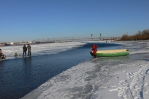 За первую половину дня со льда спасено 6 человек