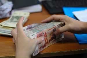 В Астраханской области за хищение свыше 100 тысяч рублей осуждена начальник почты