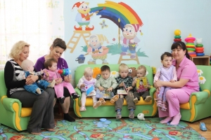 Число детей-сирот в Астраханской области значительно снизилось