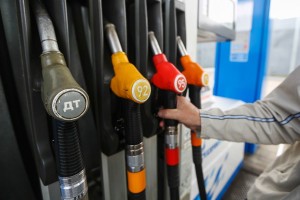 Стоимость бензина в России увеличится к концу лета