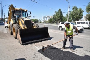 В центре Астрахани восстановили дорожное полотно