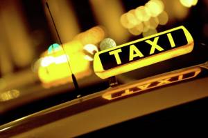 В Астрахани таксист узнал от коллеги, что везет преступника