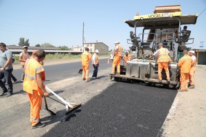 Завершается ремонт участка дороги Астрахань-Камызяк