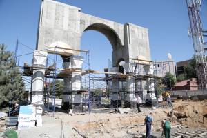 Триумфальная арку и фонтан-часы построят в Астрахани в сентябре