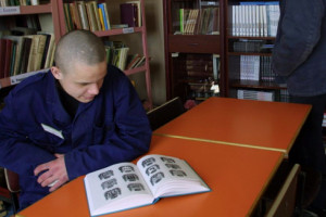 Астраханцы могут передать книги для заключённых
