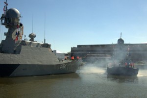 Экипажи Каспийской флотилии учатся покидать «тонущий» корабль