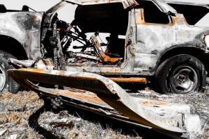 В Астрахани загорелся гараж с автомобилем