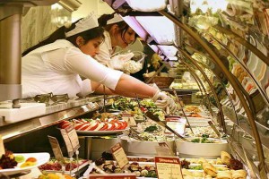 Россияне стали чаще выбирать отделы кулинарии  вместо ресторанов