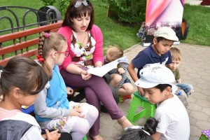 Астраханцы продолжают проводить «Лето с книгой»