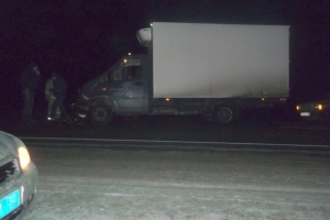 На границе Астраханской и Волгоградской областей водитель грузовика совершил наезд на мужчину