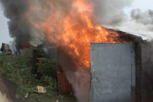 В Астраханской области дети подожгли гараж и два сарая