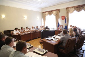 Губернатор призвал депутатов и чиновников Астрахани не делить задачи на «ваши» и «наши»