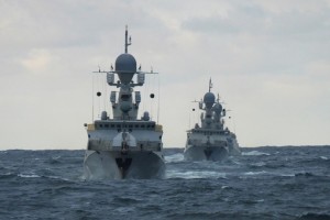 Десять кораблей Каспийской флотилии приступили к боевым учениям в море