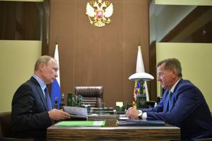 Путин передал астраханскому губернатору &#171;зеленую папку&#187; 