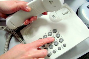 В Астраханской области работает телефон горячей линии по вопросам взыскания алиментов