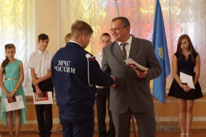 В День Государственного флага РФ 30 астраханцев получили первый паспорт