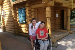 В Астрахани мать ребёнка-инвалида просит местных жителей о помощи