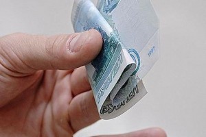 В Астрахани сотрудница банка обнаружила фальшивую тысячу при пересчёте денег от хлебозавода
