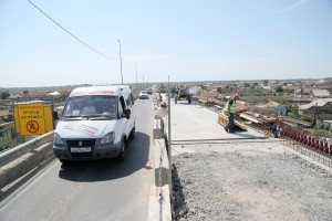 В Приволжском районе Астраханской области полным ходом идёт ремонт моста через реку Кизань