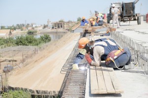 В Астраханской области наполовину завершены работы по капремонту моста через реку Кизань