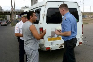 Астраханская полиция проверяет водителей автобусов и маршрутных такси