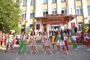 Сегодня в 70 школах Астрахани состоялись торжественные линейки