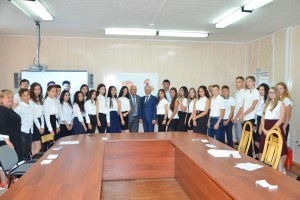 Александр Клыканов поздравил астраханских школьников с началом учебного года