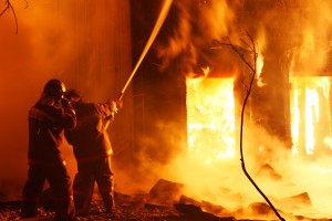 Ночью в Астраханской области сгорел жилой дом