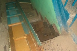 Озвучена версия обрушения лестницы в  жилом доме на ул Степана Здоровцева в Астрахани