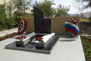 В Астрахани погибшие при исполнении полицейские удостоились памятника