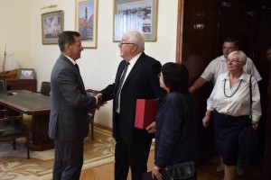 Глава Астраханской области встретился с почётным гражданином Астрахани Вольфом Бауэром