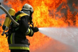 В Ахтубинске Астраханской области два часа ликвидировали пожар в административном здании