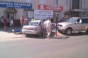 В Астрахани в ДТП на Котельной пассажир «десятки» получил перелом бедра