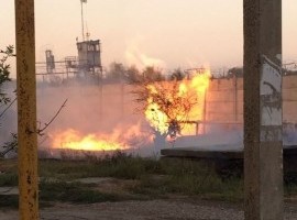 В Астрахани из-за возгорания сухой травы более 50 домов остались без газа