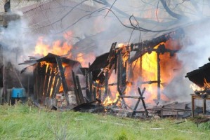В Астраханской области из-за шалости детей сгорела хозяйственная постройка